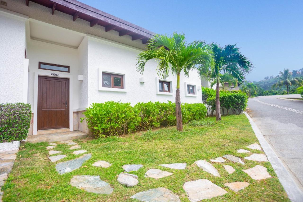 Pristine Bay Villa 1304 With Large Pool - 3 Bedroom Condo French Harbour Extérieur photo