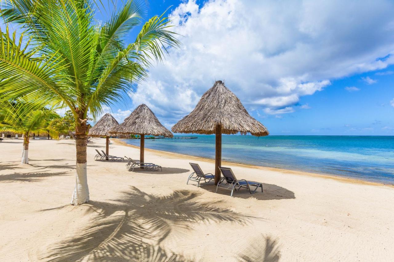 Pristine Bay Villa 1304 With Large Pool - 3 Bedroom Condo French Harbour Extérieur photo